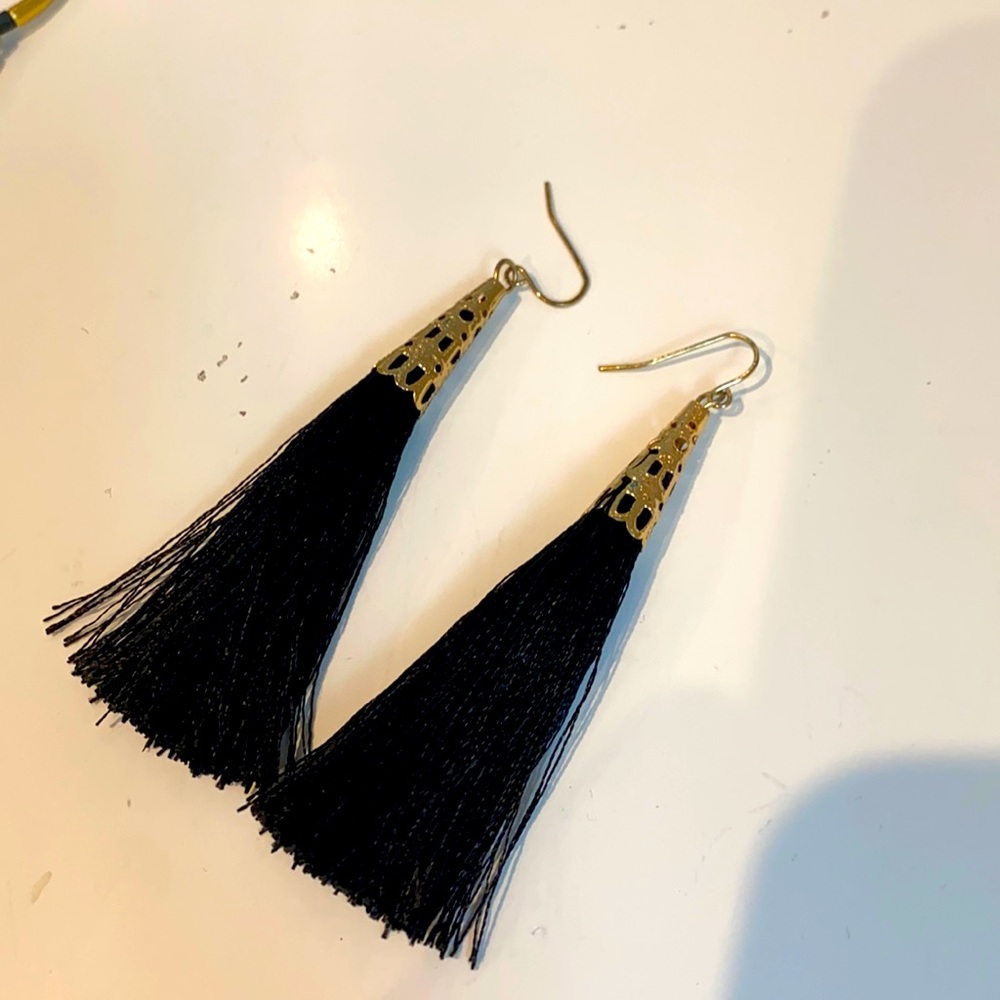 Lack tassel earrings